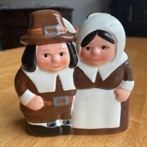 Pilgrim Napkin Holder, Publix colecction